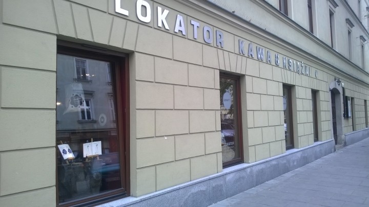 frontowe wejście do Księgarni "Lokator" w Krakowie